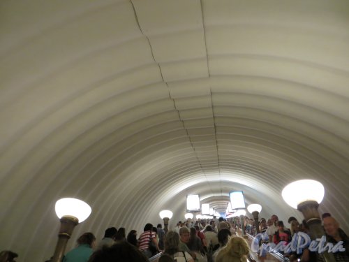 Станция метро «Сенная». Наклонный ход до капитального ремонта. Фото 19 июня 2013 г.