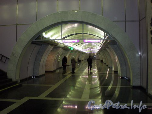 Станция метро «Волковская». Центральный зал станции. Фото январь 2009 г.