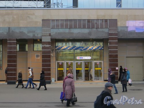 Станция метро «Спасская». Наземный павильон. Вход на станцию метро. Фото ноябрь 2013 года.