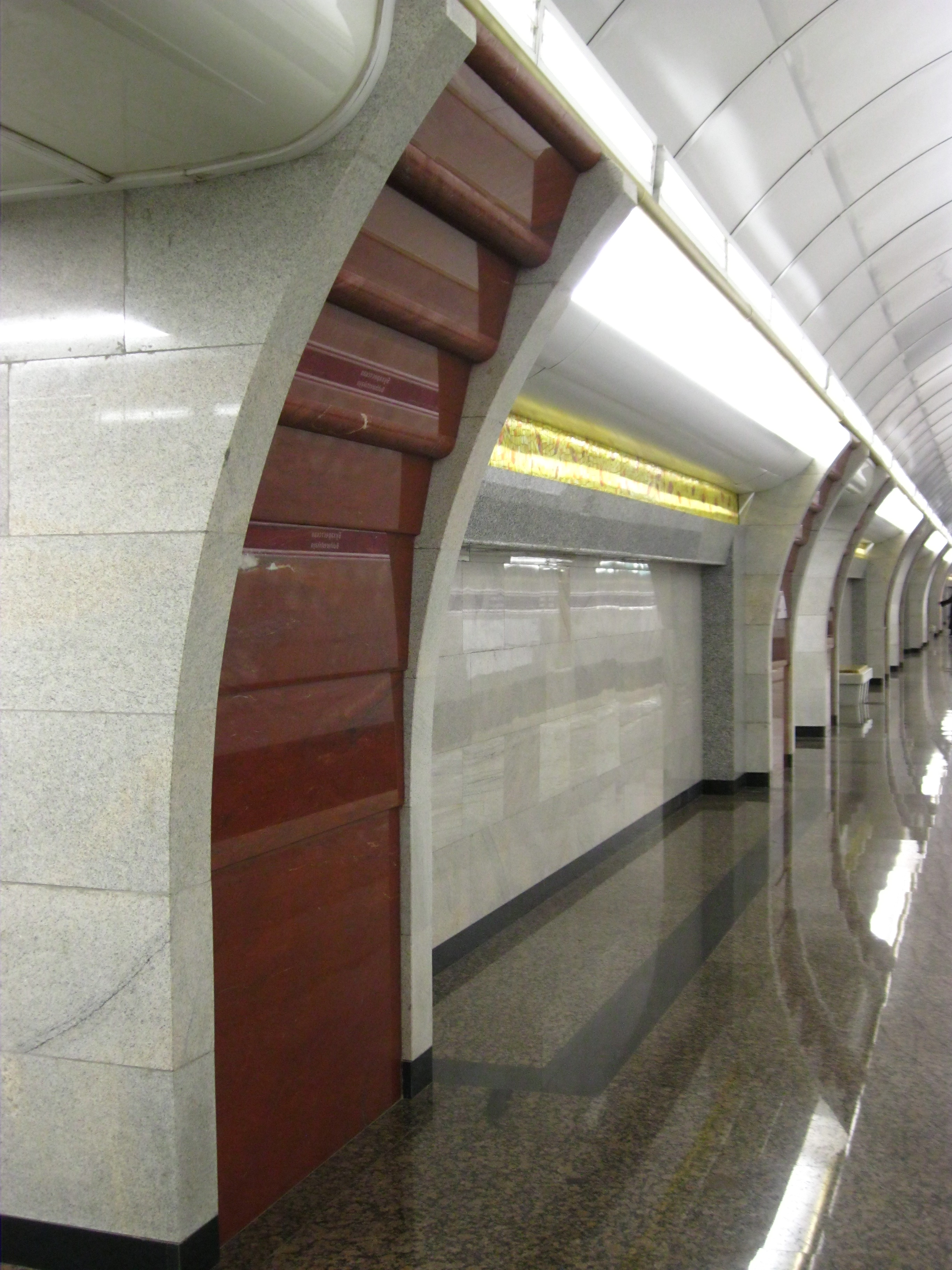 бухарестская станция метро
