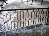 Фрагмент ограды Ново-Андреевского пешеходного моста через реку Смоленку. Фото декабрь 2009 г.