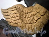 Позолоченые крылья грифонов Банковского моста после реставрации. Фото февраль 2010 г.