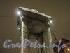 Башня разводного механизма моста Ломоносова в ночном освещении. Фото декабрь 2010 г.