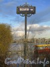 Шлиссельбургский мост. Табличка с названием моста. Фото октябрь 2012 г.