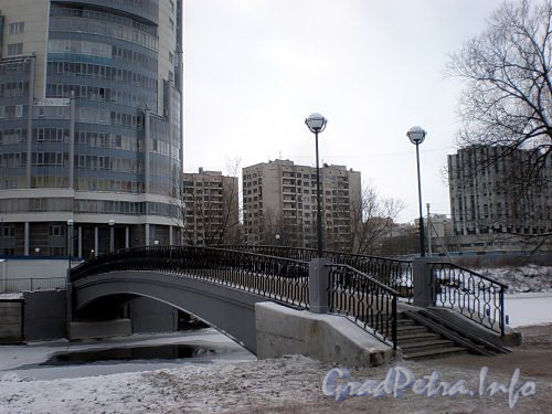 Ново-Андреевский пешеходный мост через реку Смоленку. Фото декабрь 2009 г.