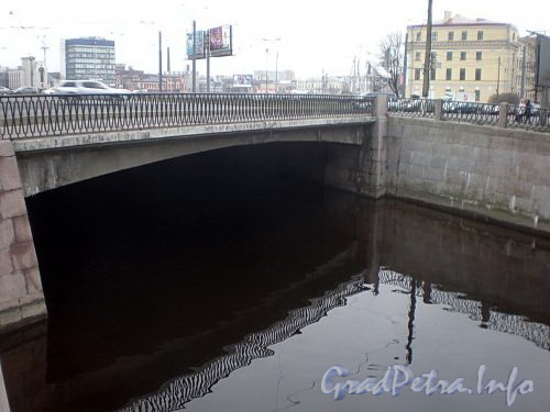 Аптекарский мост. Вид со стороны реки Карповки. Фото декабрь 2009 г.