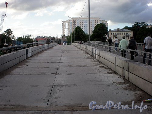 Временный дублер 3-го Елагина моста через Большую Невку. Фото июнь 2009 г.