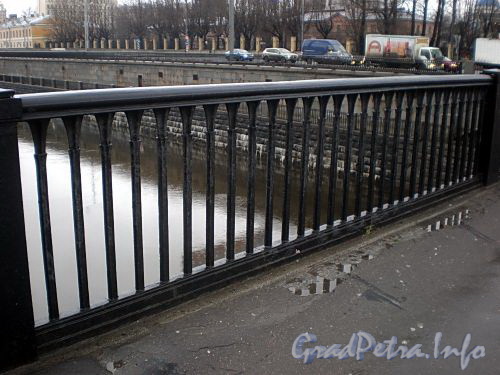 Фрагмент ограждения Предтеченского моста. Фото ноябрь 2009 г.