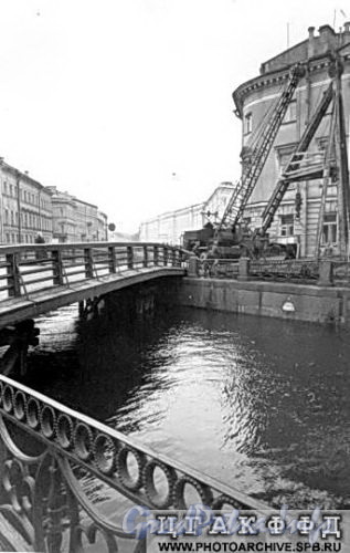 Строительство каменного 2-го Зимнего моста. Фото конец 1950-х - начало 1960-х гг. (из архива ЦГАКФФД)