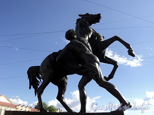 Аничков мост. Скульптурная группа «Укрощение коня». Фото июнь 2010 г.