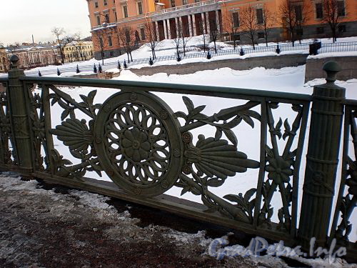 Фрагмент ограды Нижнего Лебяжьего моста. Фото март 2010 г.