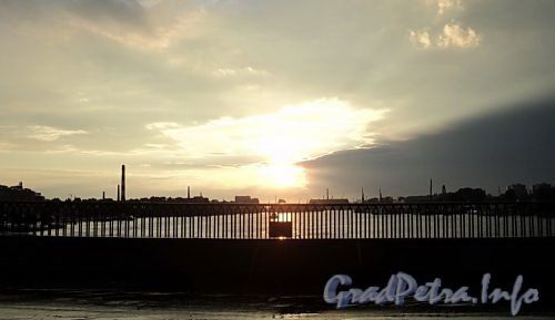 Закат над Малой Невой. Вид с Тучкова моста. Фото июль 2010 г.