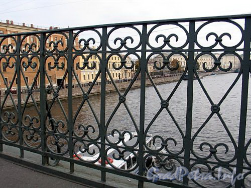 Фрагмент ограды моста Белинского. Фото октябрь 2010 г.