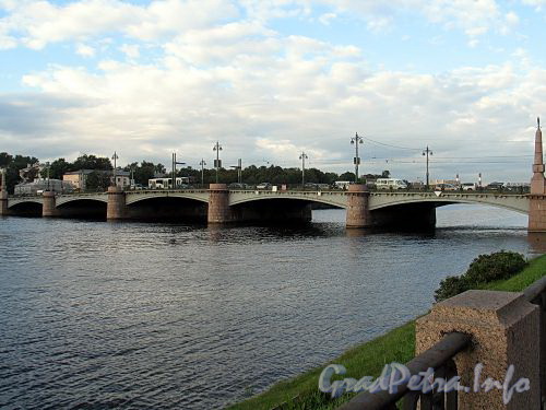 Каменноостровский мост через Малую Невку. Вид с Песочной набережной. Фото сентябрь 2010 г.