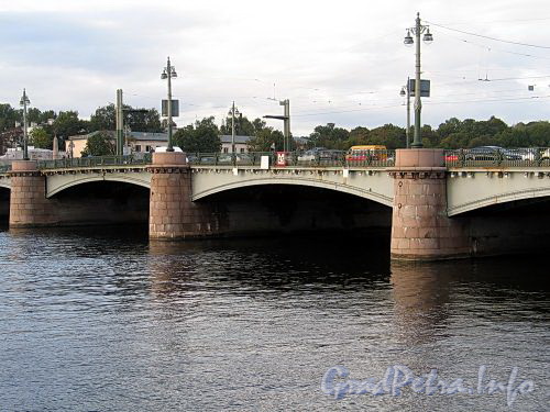 Опоры Каменноостровского моста. Фото сентябрь 2010 г.