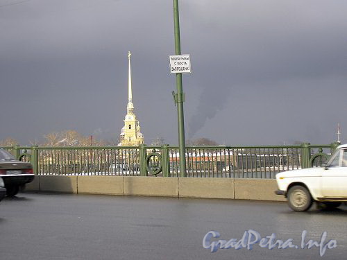 Биржевой мост. Вид на Петропавловскую крепость.