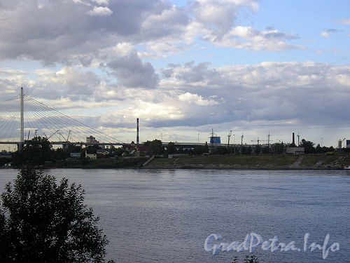 Большой Обуховский вантовый мост через Неву. Фото 2006 года