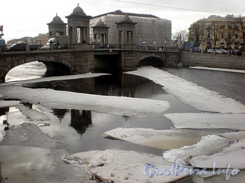 Ледоход на Фонтанке в районе моста Ломоносова. Фото март 2010 г.
