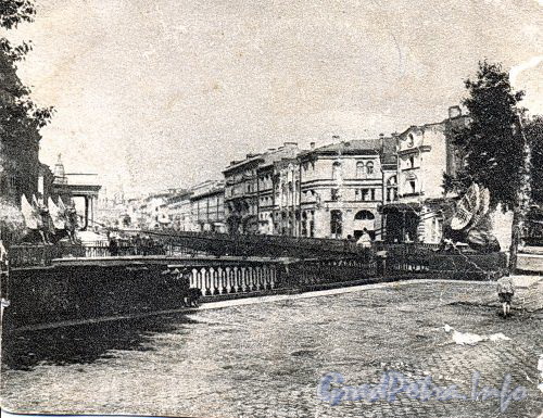 Канал Грибоедова в районе Банковского моста. Фото 1950-х г (?). (старая открытка)