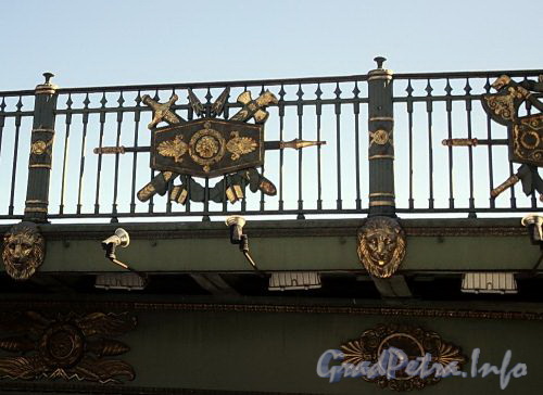 Фрагмент ограждения Пантелеймоновского моста. Фото июнь 2010 г.