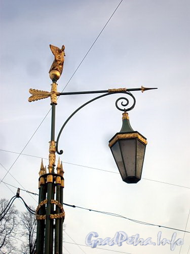 Светильник фонаря 1-го Садового моста. Фото март 2010 г.