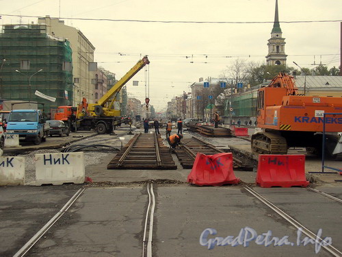 Укладка новых трамвайных путей  на Ново-Каменном мосту во время реконструкции Лиговского пр. Фото 2007 г.