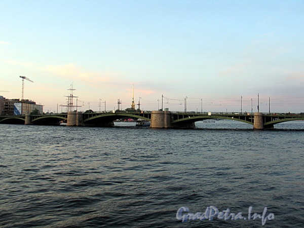 Биржевой мост через Малую Неву. Фото июль 2011 г.