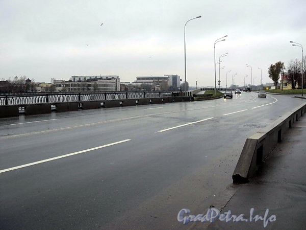 Русановский мост по Октябрьской набережной через реку Утку. Фото октябрь 2010 г.