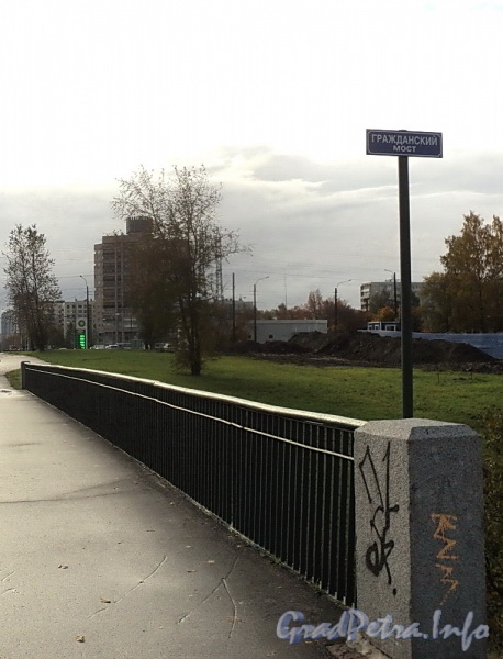 Ограждение Гражданского моста. Фото октябрь 2011 г.