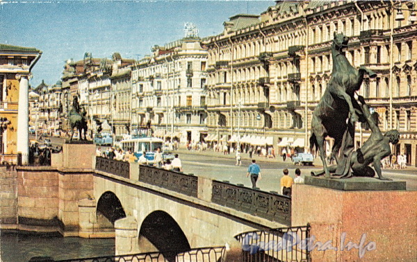 Невский проспект. Аничков мост. Фото Б. Круцко, 1970 г.