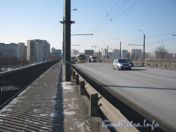 Фото путепровода пр. Маршала Жукова в сторону ул. Маршала Казакова. Март 2012 г.