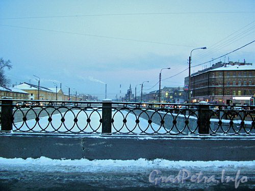 Фрагмент ограждения Краснооктябрьского моста. Фото март 2005 г.