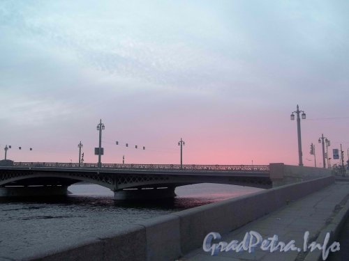 Благовещенский мост в «Белую ночь». Фото май 2011 года.