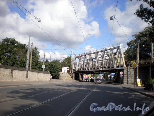 Большой Сампсониевский пр., мост  Финляндской железной дороги, в районе ж/д станции Ланская. Фото 2008 г. 