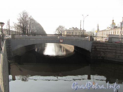 Ново-Никольский мост. Общий вид моста и перспектива канала Грибоедова в сторону Крюкова канала и Красногвардейского моста. Фото апрель 2012 года.
