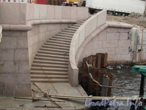 Реконструкция спусков Сампсониевского моста при строительстве тоннеля в створе Пироговской набережной. Фото июнь 2012 г.