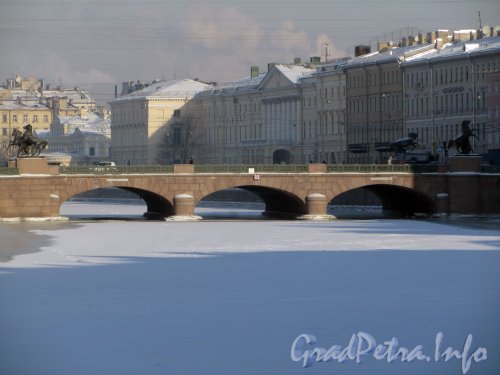 Вид на Аничков мост от Аничкова Дворца. Фото февраль 2012 г.