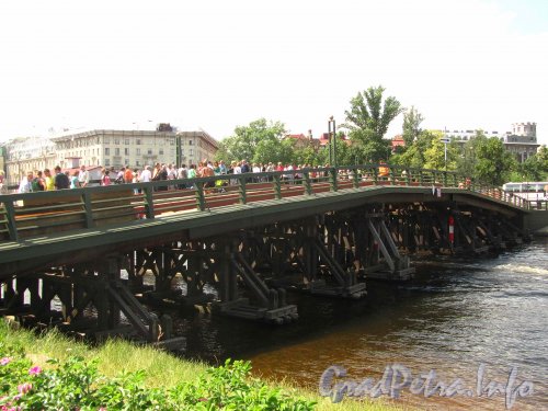 Кронверкский мост. Общий вид со стороны Петропавловской крепости. Фото июль 2012 г.