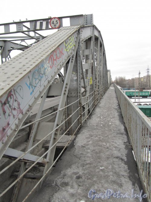 Цимбалинский мост. Зона для пешеходов. Фото март 2012 г.