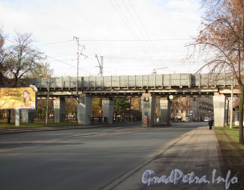 Финляндский железнодорожный мост. Эстакада над проспектом Обуховской Обороны. Фото октябрь 2012 г.