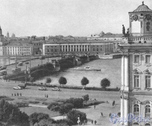 Вид на Дворцовый мост. Фотоальбом «Ленинград», 1959 г.