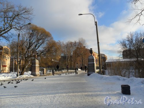 Парк Екатерингоф, Сутугин мост. Вид на улицу Перекопскую. Фото январь 2013 г.