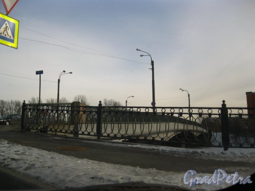 Гутуевский мост. Вид со стороны набережной Екатерингофки. Фото 3 марта 2013 г.
