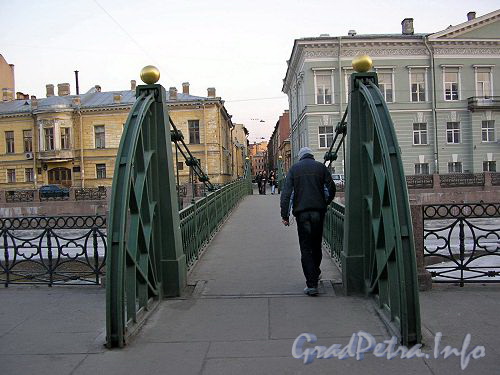 Почтамтский мост. Вид на Прачечный переулок. Фото апрель 2005 г.