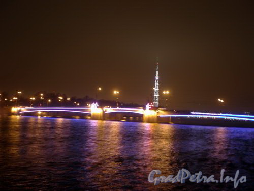 Новогоднее оформление Гренадерского моста. Фото декабрь 2008 г.