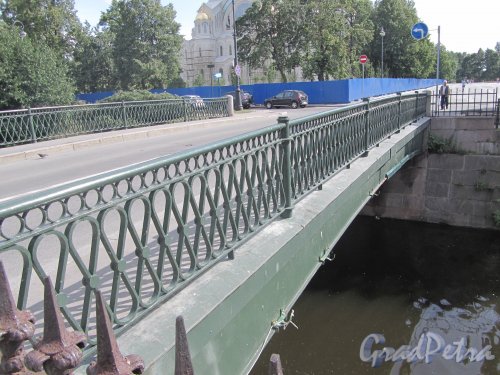 Город Кронштадт, Советский мост через Обводный канал. Фото июль 2012 года.