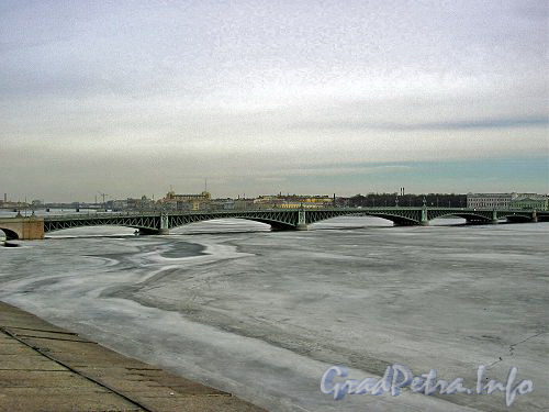 Троицкий мост. Вид от Петропавловской крепости. Фото апрель 2005 г.