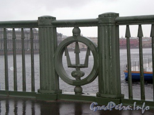 Биржевой мост. Фрагмент ограждения. Фото ноябрь 2008 г.