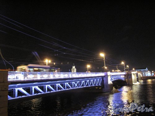 Дворцовый мост. В новогоднем освещении. кон. декабря 2013 г.