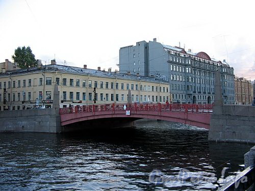 Красный мост через реку Мойку. Фото октябрь 2009 г.
